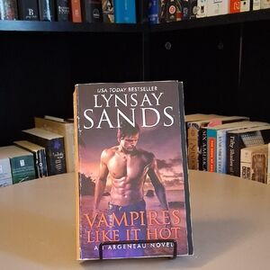 Vampires Like It Hot by Lynsay Sands